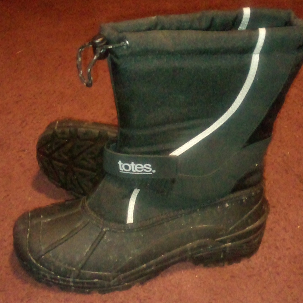 Men's Totes Snow Boots, Black, Velcro.         Size 11M
